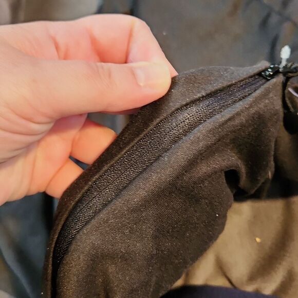 New Beyond Yoga Black Scarf Infinity Scarf With Pocket - Picture 10 of 10